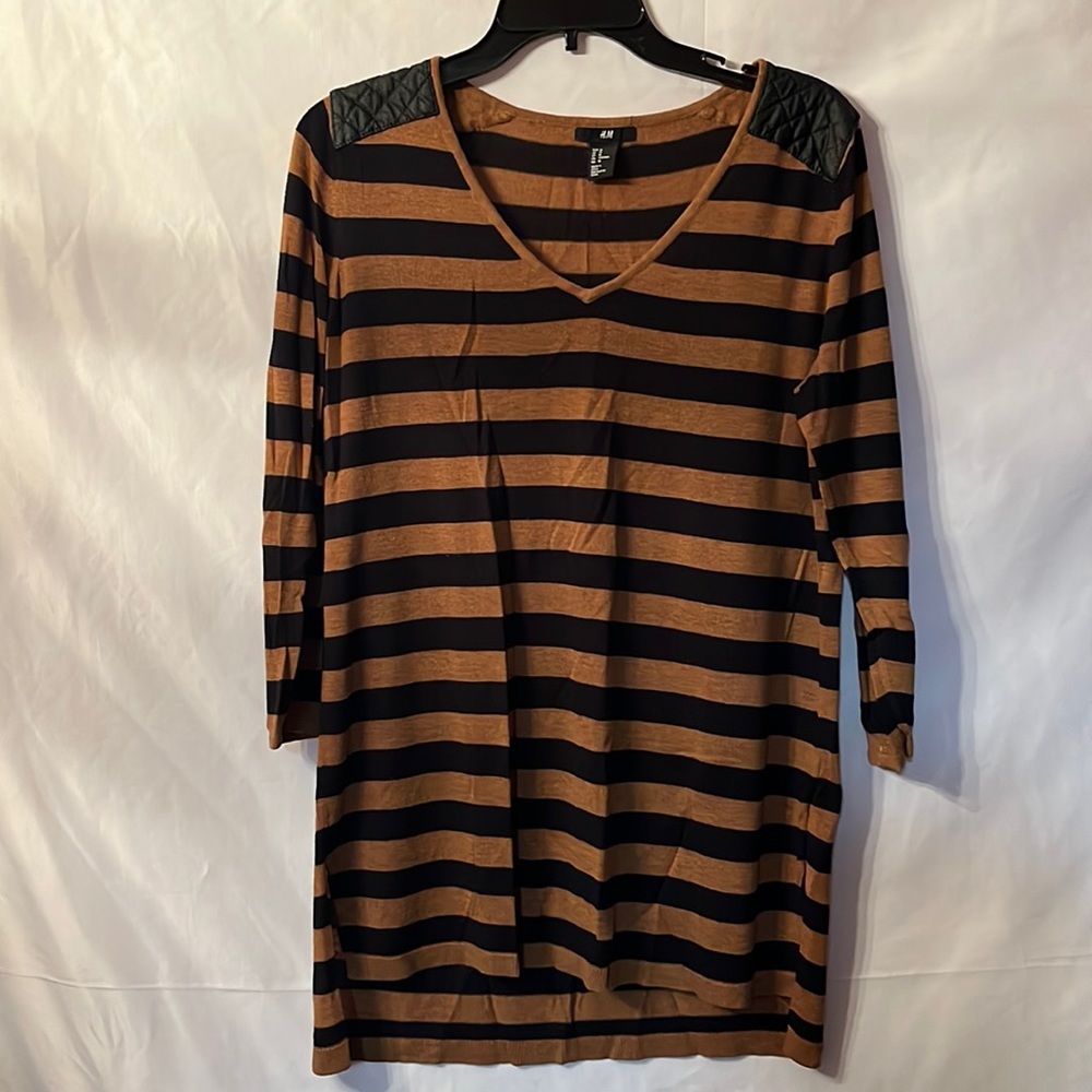 H&M Top with Faux Leather Shoulder Medium